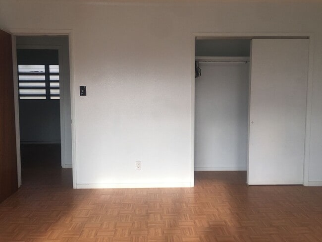 Building Photo - Duplex 3 Bedroom/1.5 Bath