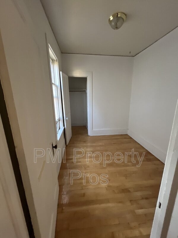 Building Photo - 4572 W Fond du Lac Ave