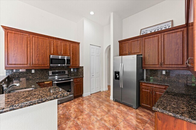 Building Photo - 7140 Pinecreek Way