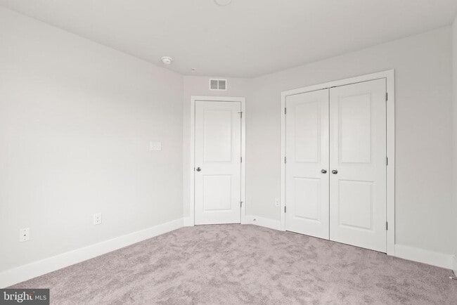 Building Photo - 7754 Meander Ct S