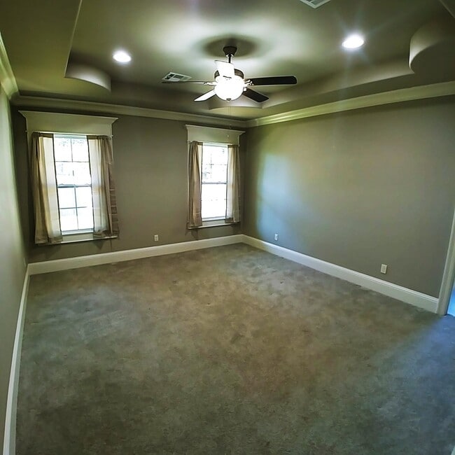 Building Photo - 104 Perfect Pl