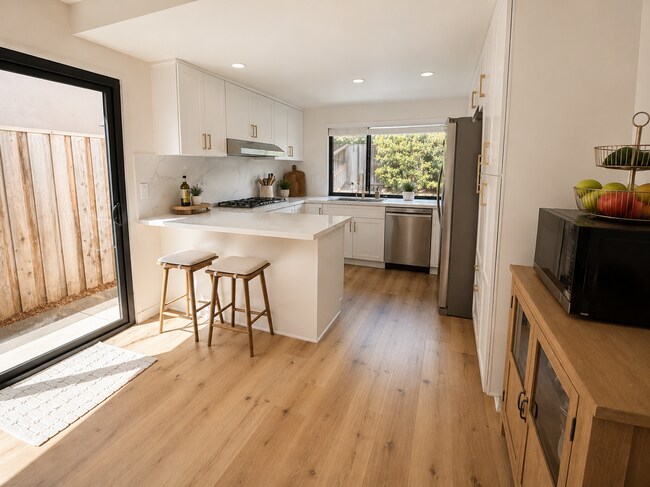 Building Photo - 1659 Cromwell Pl