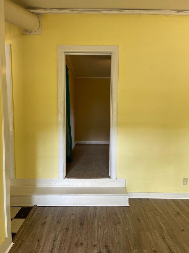 Building Photo - Two Bedroom One Bath in Normaltown