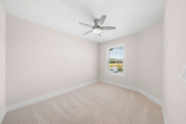 Building Photo - 219 Skylah Ln