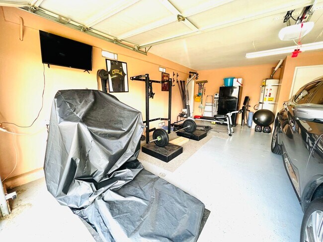 Building Photo - Simi Valley - 4 Bedroom 2.5 Bathroom - 10 ...