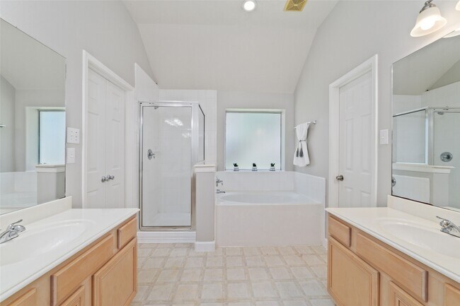 Building Photo - 8503 Ivanhoe Springs Dr