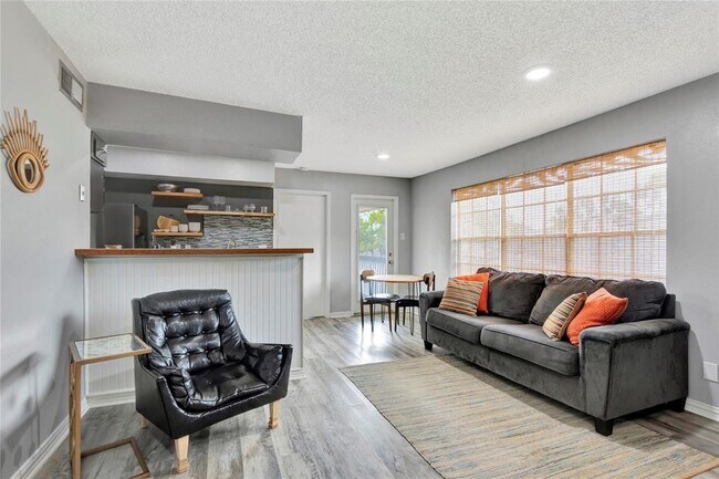 Building Photo - 2750 Holly Hall St