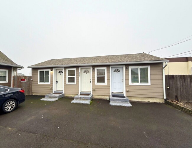 Building Photo - 3361 Portland Rd NE