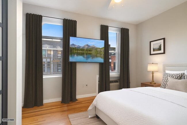 Building Photo - 734 Adams St