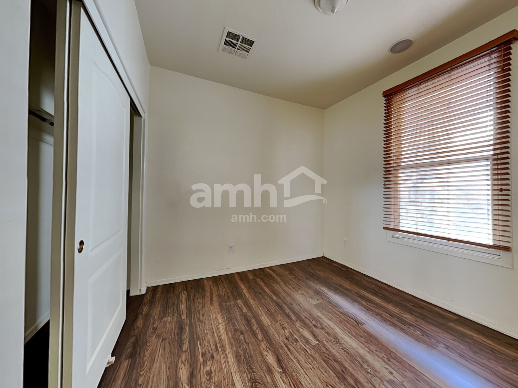 Building Photo - 18139 W Smokey Dr