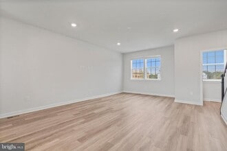 Building Photo - 16639 Green Glade Dr