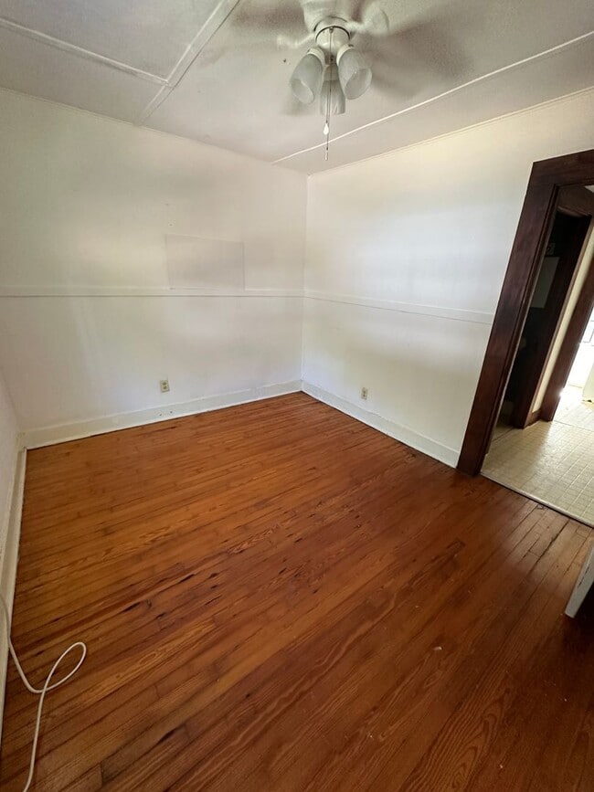 Building Photo - 1 bedroom, 1 bath in Midtown. Available July 1st!