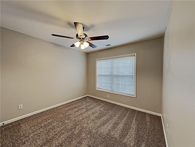 Building Photo - 2184 Longmont Dr