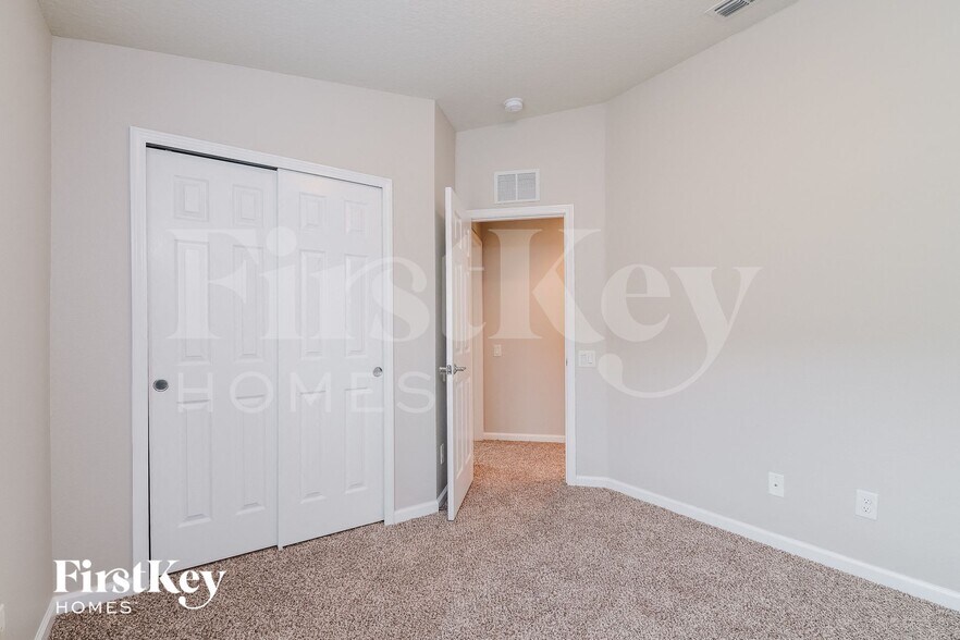 Building Photo - 5525 106th Ave E