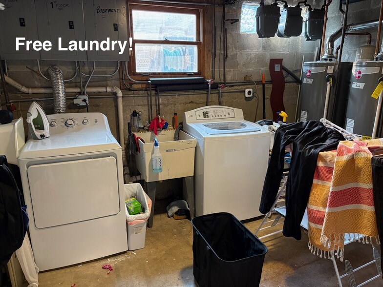 Free laundry in building - 2820 N Hamlin Ave