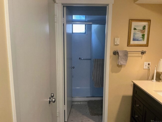 Building Photo - 504 Heritage Vlg