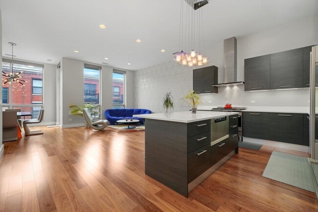 Building Photo - 128 S Aberdeen St