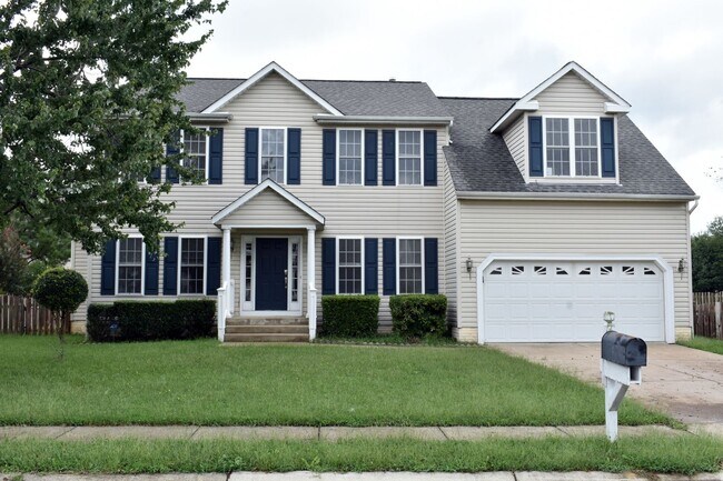 Building Photo - Bright & Spacious Home in Fredericksburg!