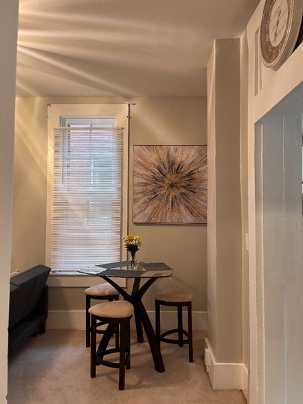 Building Photo - 124 S 6th St