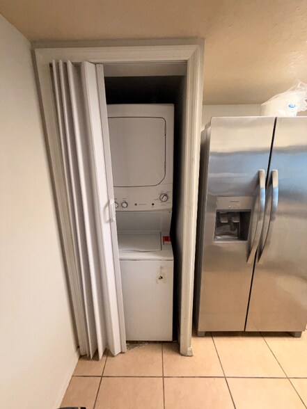 Building Photo - 332 Caribbean Dr