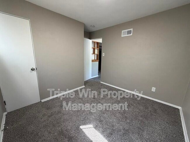 Building Photo - 24 Barto Dr