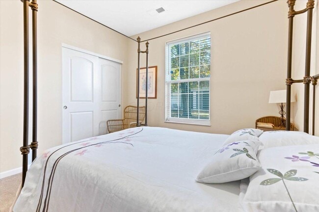 Building Photo - 224 Lake Cove Dr