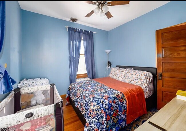 Downstairs bedroom - 313 E 17th St