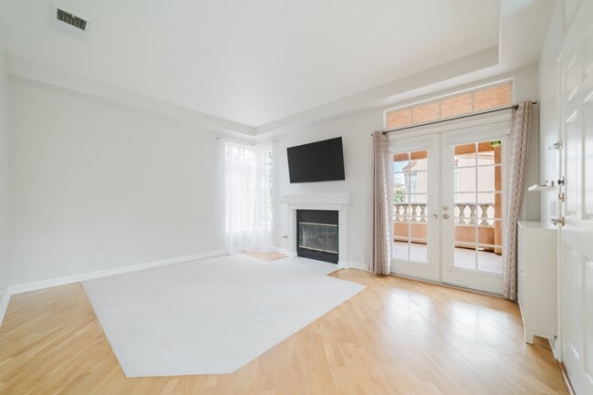 Building Photo - 3547 Cameo Dr
