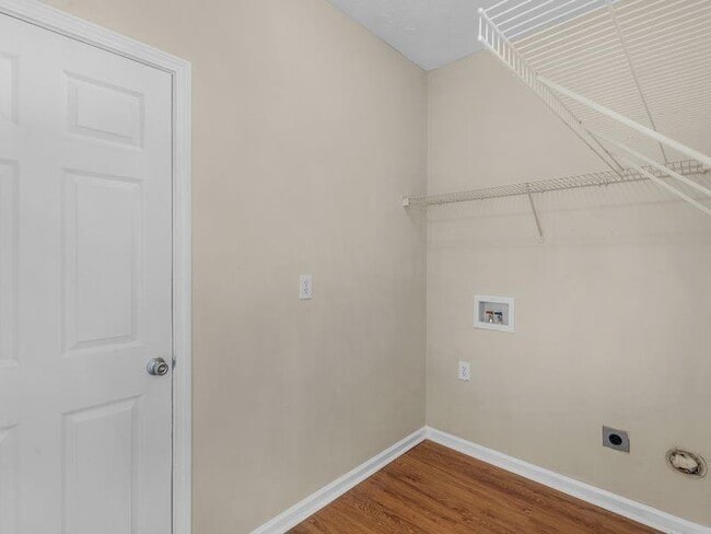 Building Photo - 362 Interlake