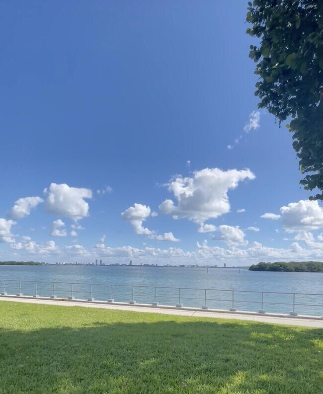 Building Photo - 880 NE 69th St