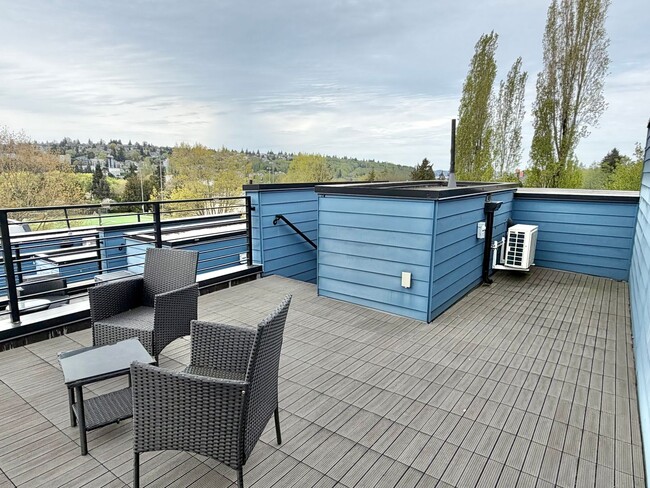 Building Photo - Upscale 3-level Modern Townhome in desired Delridge Neighborhood! Available Now!