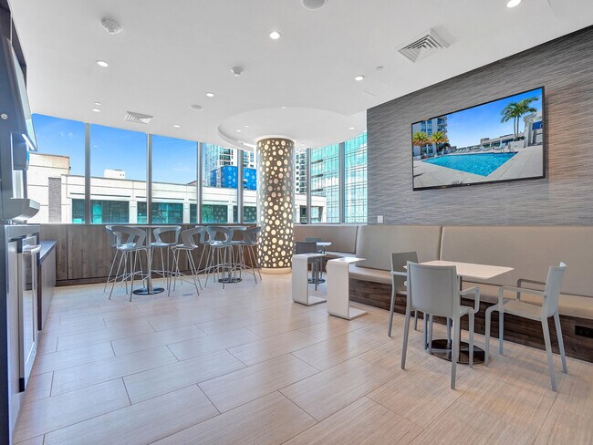 Building Photo - 100 E Las Olas Blvd
