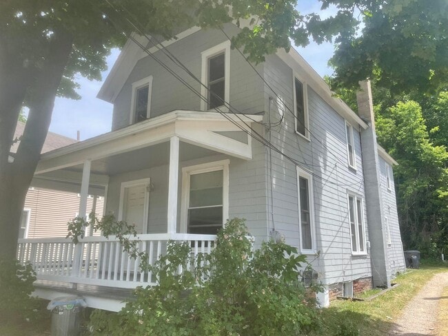 Building Photo - 815 Oakland Dr