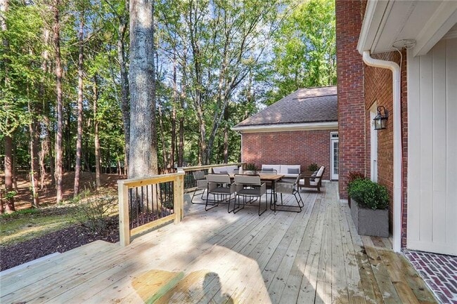 Building Photo - 8900 River Trace Dr