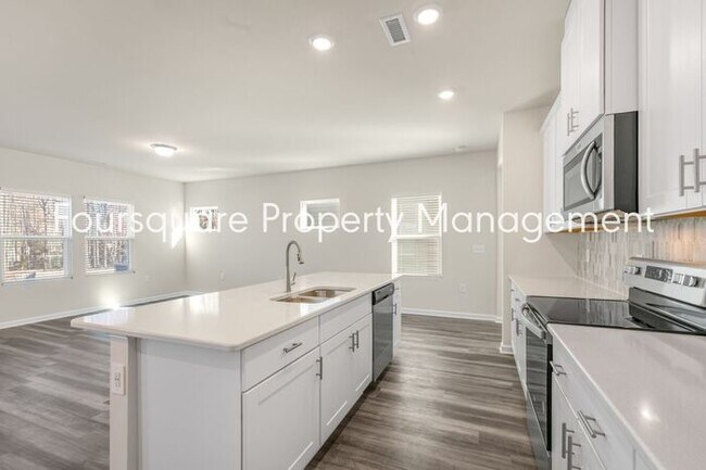 Building Photo - Charming Single-Family Home with Open Floor Plan, Spacious Loft & 2-Car Garage – Convenient to Fu...