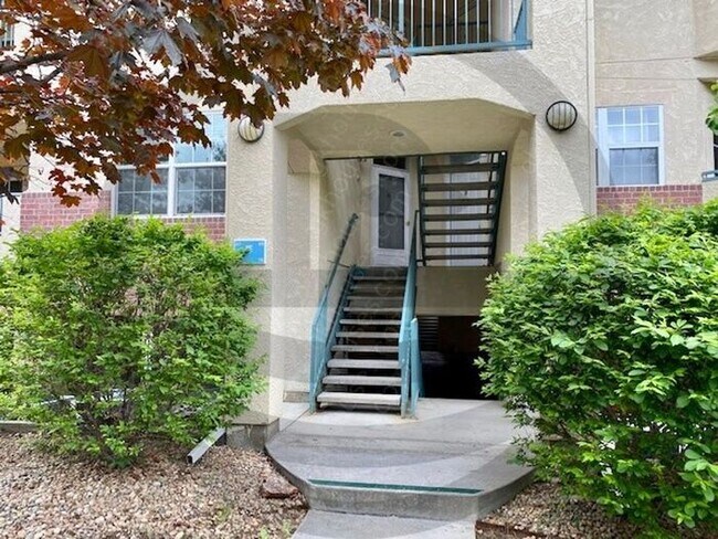 Building Photo - 530 Mohawk Dr