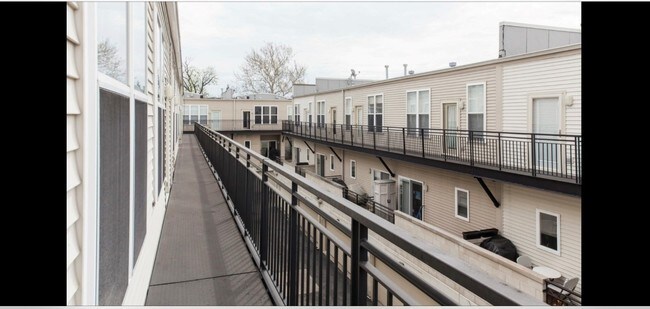 Building Photo - 3224 N Kilbourn Ave