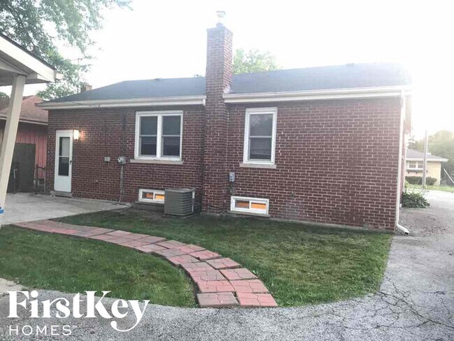 Building Photo - 16241 Lowell Ave