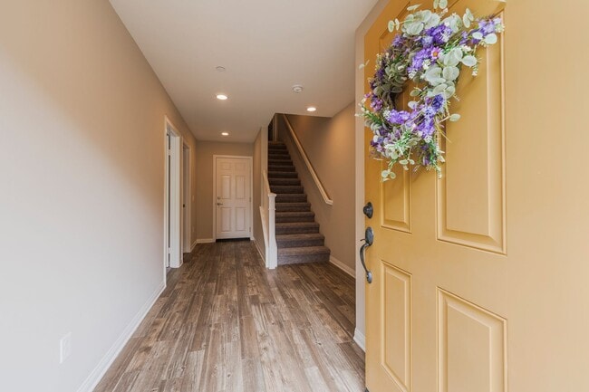 Building Photo - Beautiful Gardena Condominium in Gated Com...