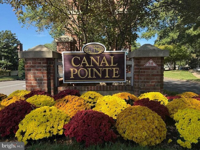 Building Photo - 309 Trinity Ct