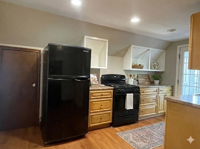 Building Photo - 118 Aiken Ave