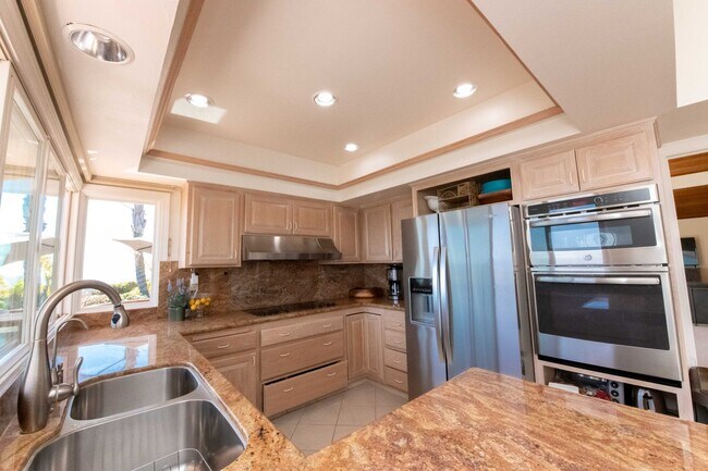Building Photo - Amazing La Jolla North PB home with panora...