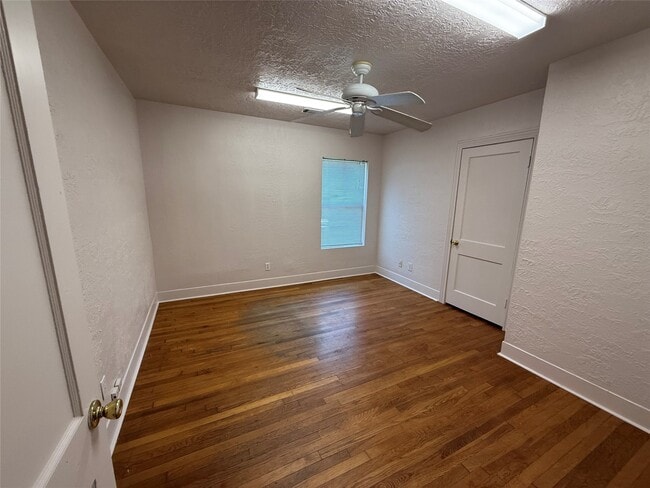 Building Photo - 6946 Moss Rose St