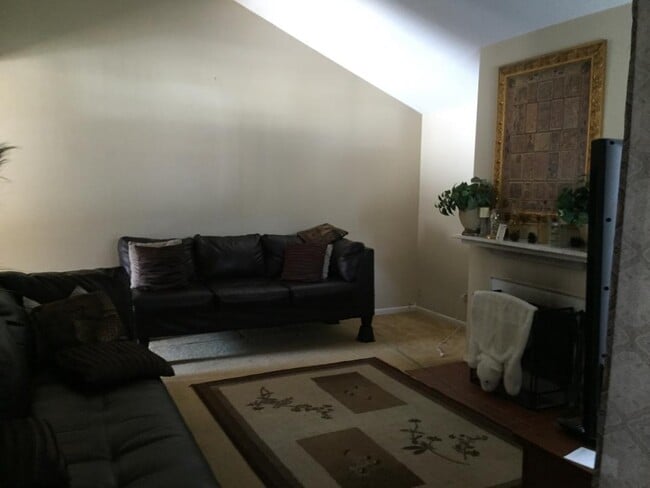Building Photo - 2bed with loft