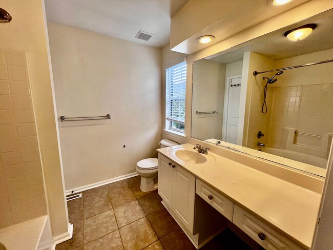 Building Photo - Stunning Castleton Condo