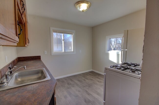 Building Photo - SL POS929