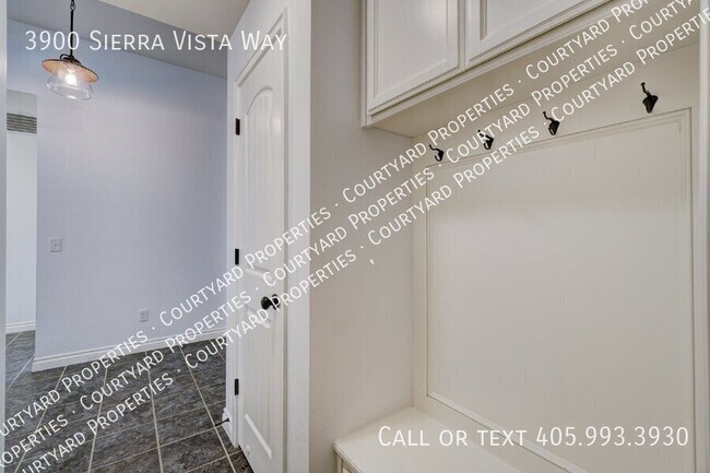 Building Photo - 3900 Sierra Vista Way