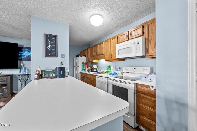 Building Photo - 702 Glendale Dr