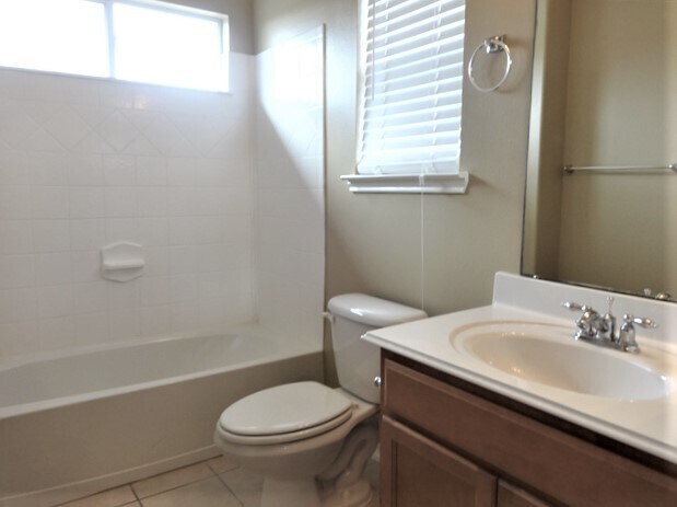 Building Photo - 8918 Farm Ridge Ln