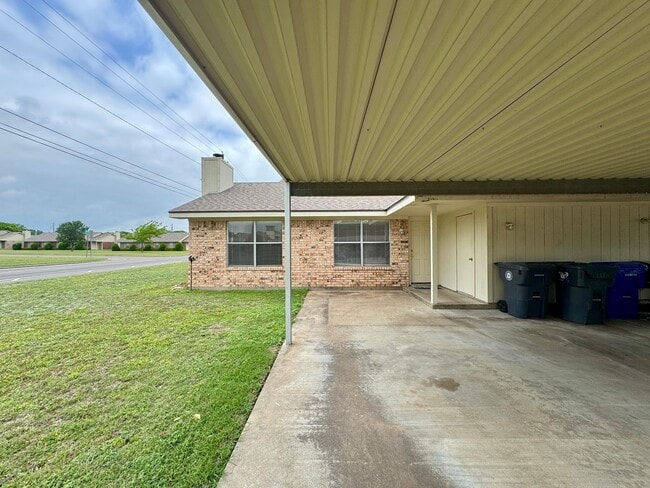 Building Photo - Duplex